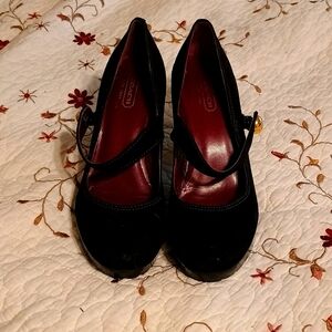 Black velvet coach heels.size 6